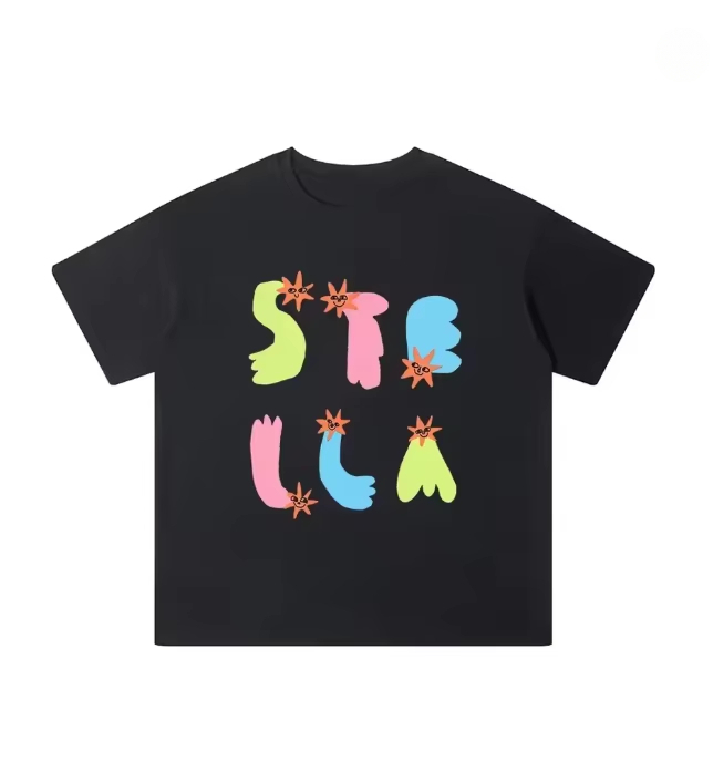 Streetwear Brand Graphic Designer - Klasyczna czarna koszulka z geometrycznymi kształtami,