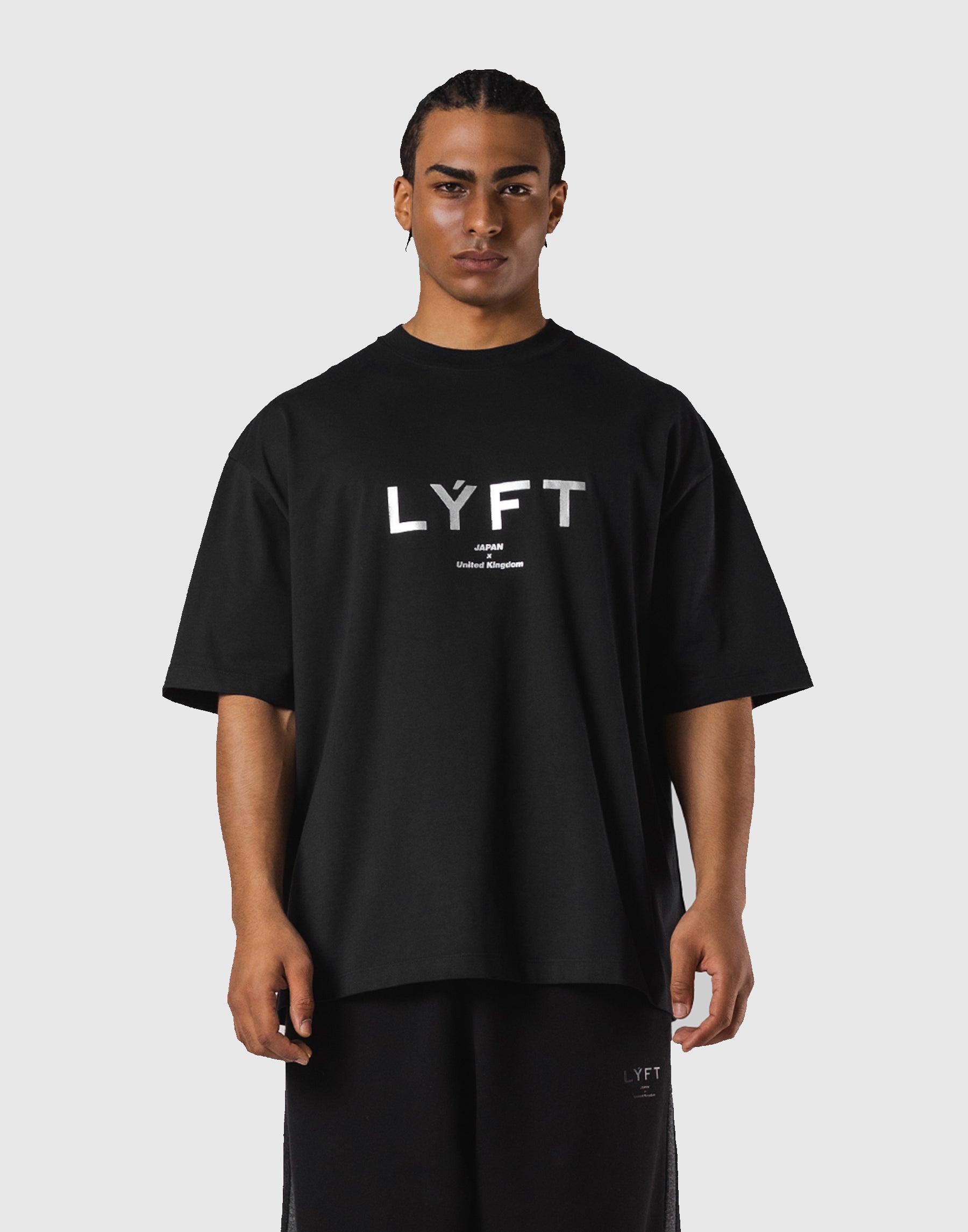 Biała klasyczna koszulka z log – Streetwear Brand With A Logo recenzja i cena