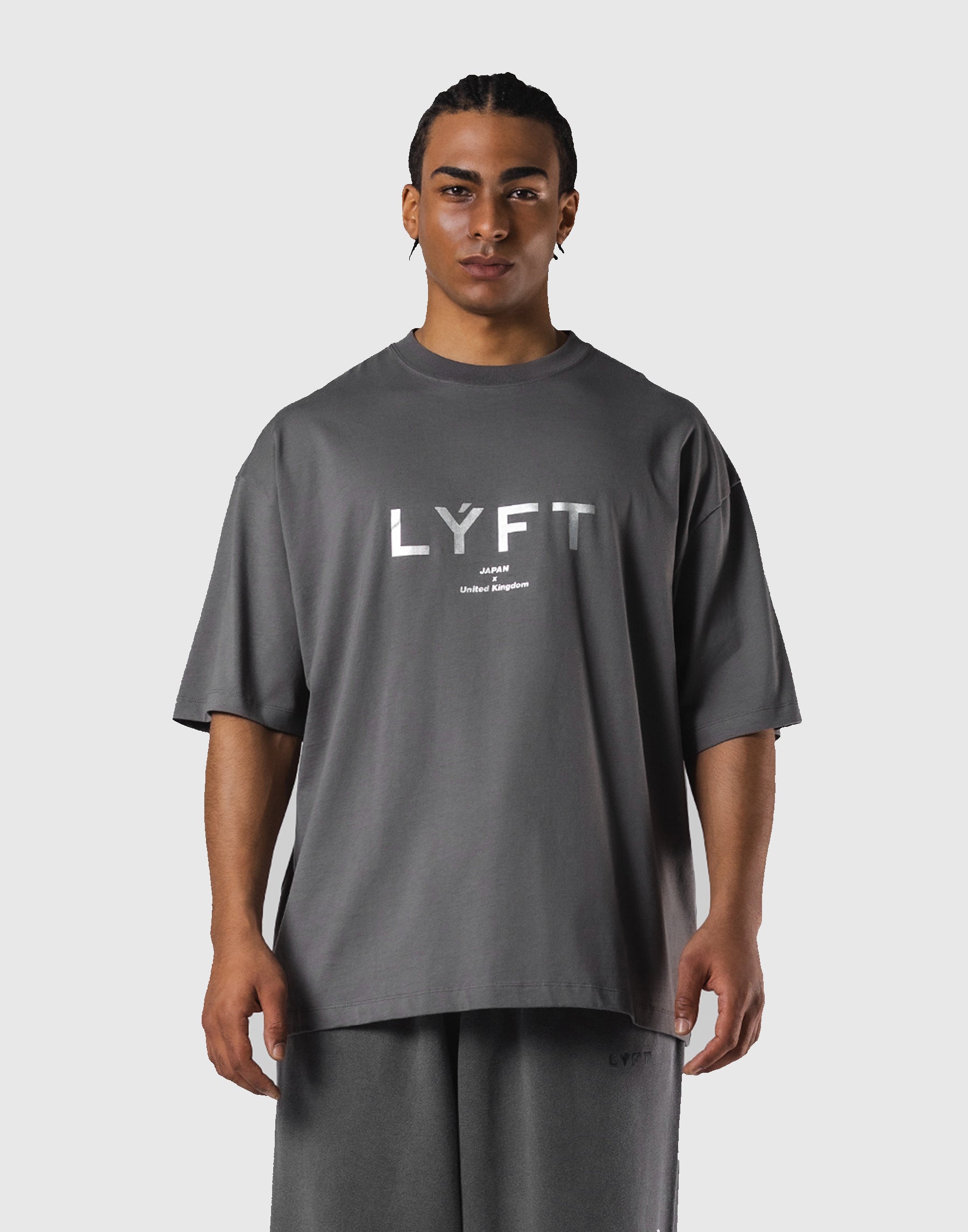 Biała klasyczna koszulka z log – Streetwear Brand With A Logo recenzja i cena